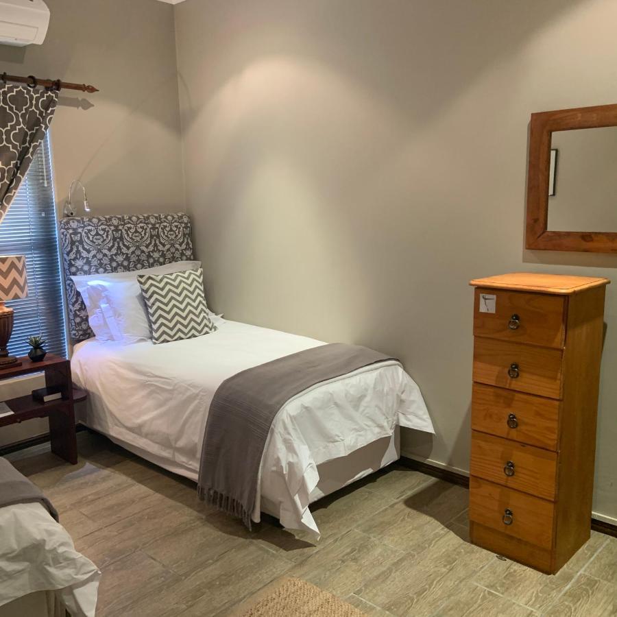 La Gratitude Self Catering Cottage フランシュホーク エクステリア 写真